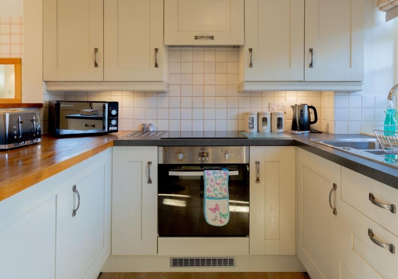 Jasmine Cottage - 2 Bedroom In Heart Of Bourton! Exterior photo