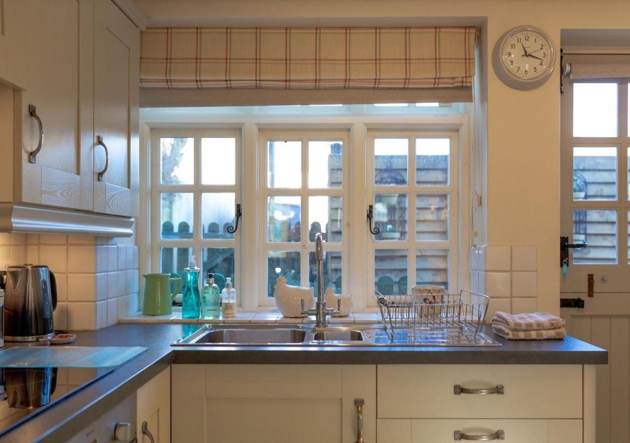 Jasmine Cottage - 2 Bedroom In Heart Of Bourton! Exterior photo