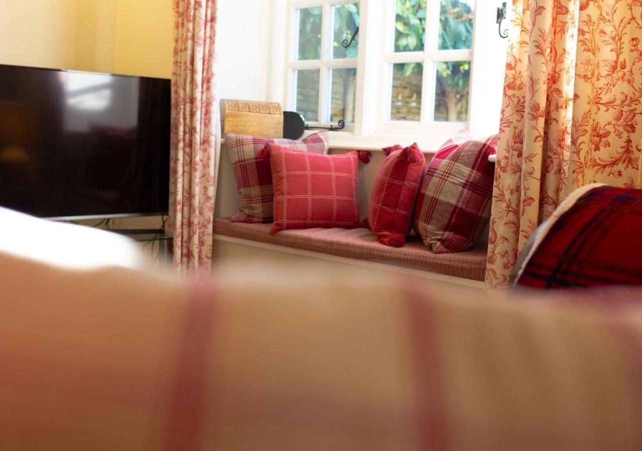 Jasmine Cottage - 2 Bedroom In Heart Of Bourton! Exterior photo